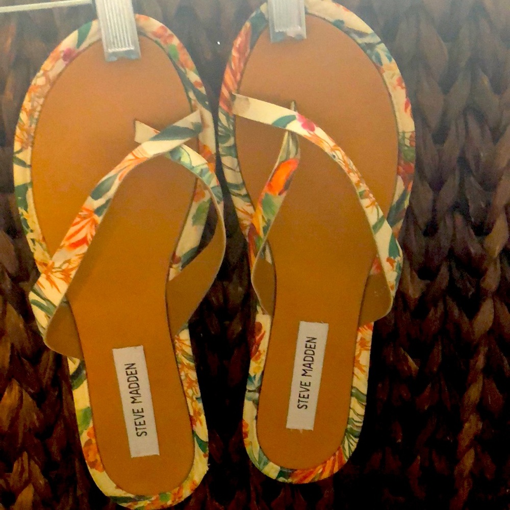 Steve Madden tropical print sandals
